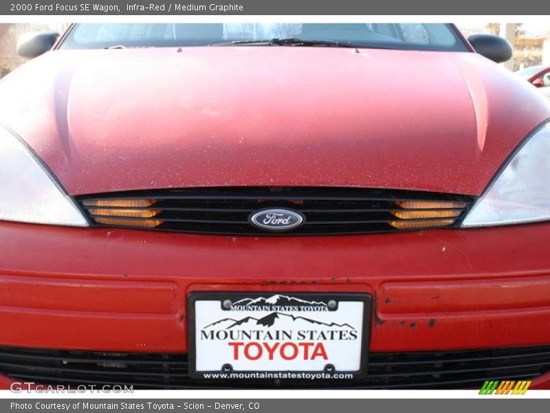 Infra-Red / Medium Graphite 2000 Ford Focus SE Wagon