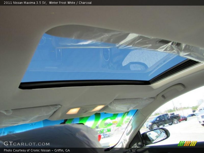 Sunroof of 2011 Maxima 3.5 SV