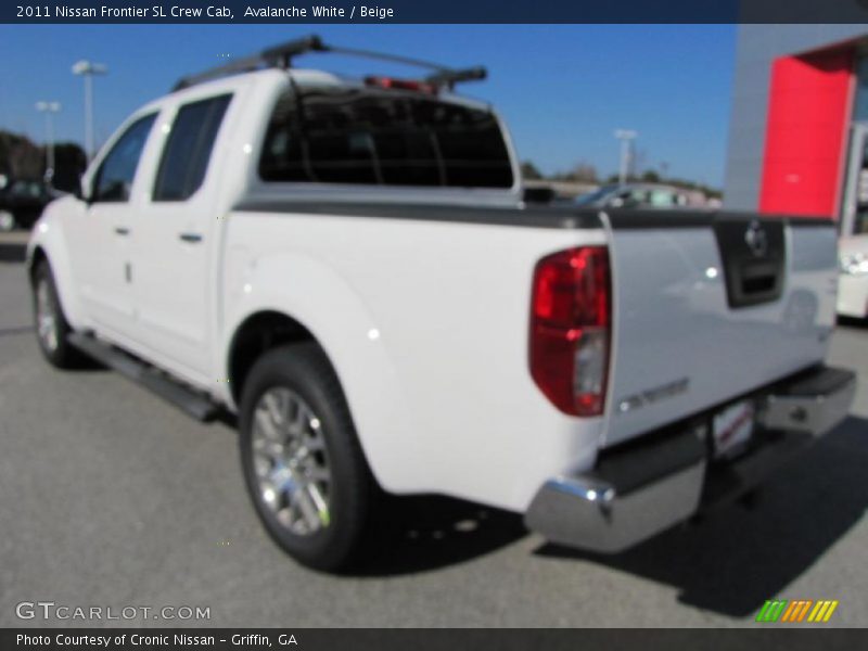 Avalanche White / Beige 2011 Nissan Frontier SL Crew Cab
