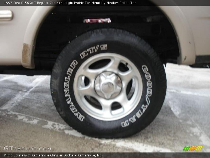 Light Prairie Tan Metallic / Medium Prairie Tan 1997 Ford F150 XLT Regular Cab 4x4