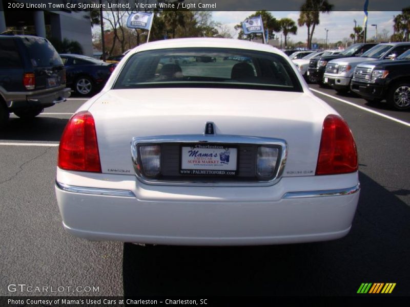 Vibrant White / Light Camel 2009 Lincoln Town Car Signature Limited