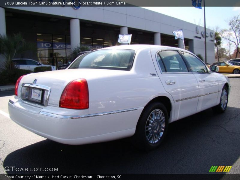 Vibrant White / Light Camel 2009 Lincoln Town Car Signature Limited