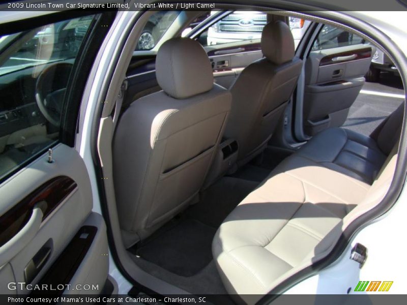 Vibrant White / Light Camel 2009 Lincoln Town Car Signature Limited