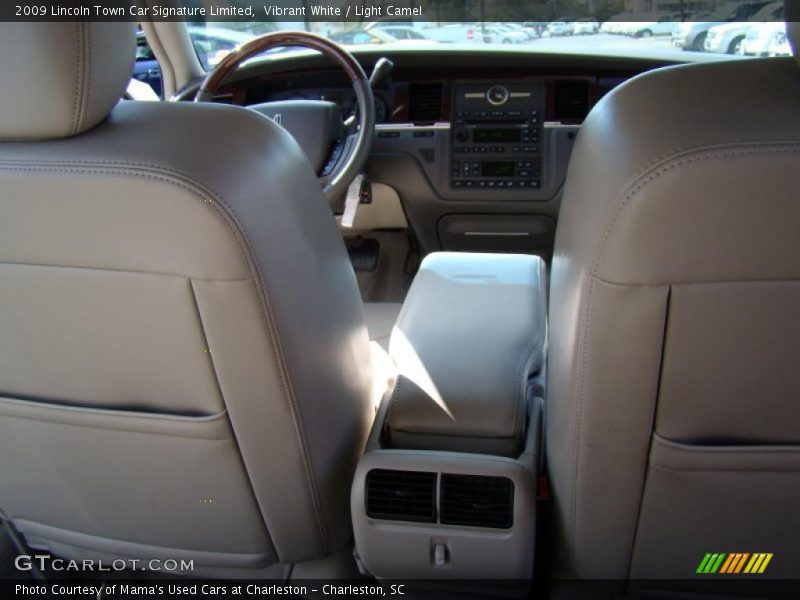 Vibrant White / Light Camel 2009 Lincoln Town Car Signature Limited