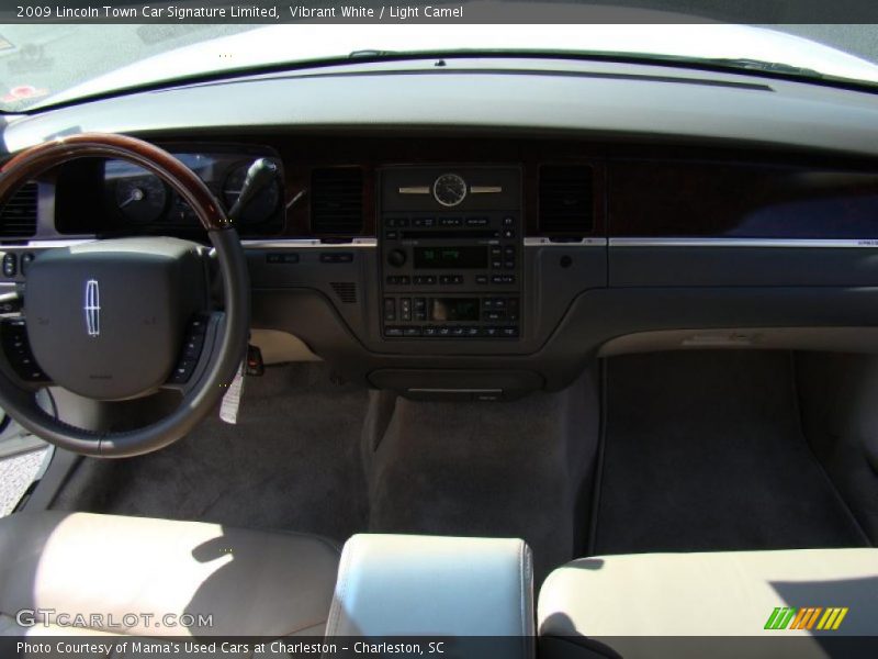 Vibrant White / Light Camel 2009 Lincoln Town Car Signature Limited