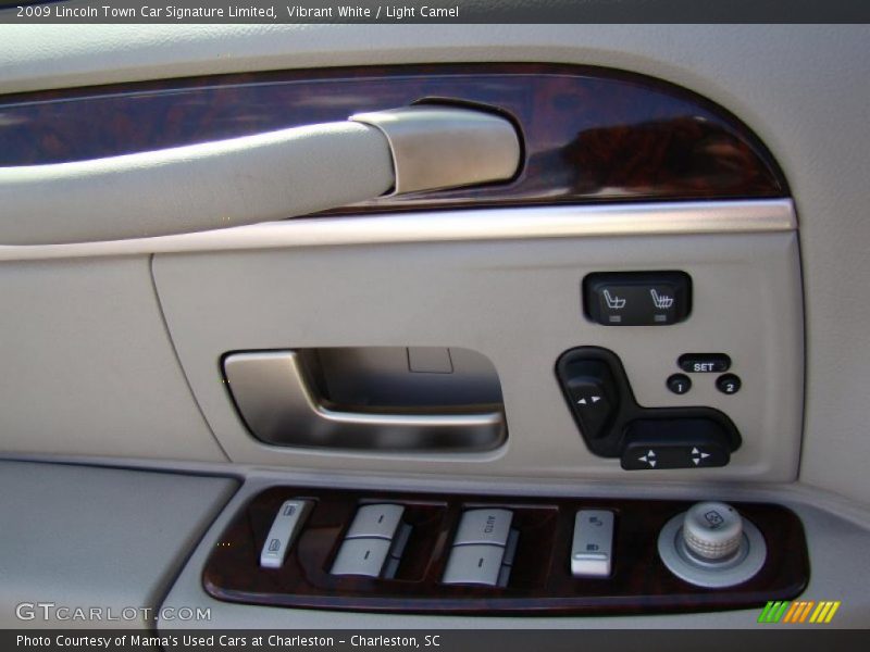 Vibrant White / Light Camel 2009 Lincoln Town Car Signature Limited