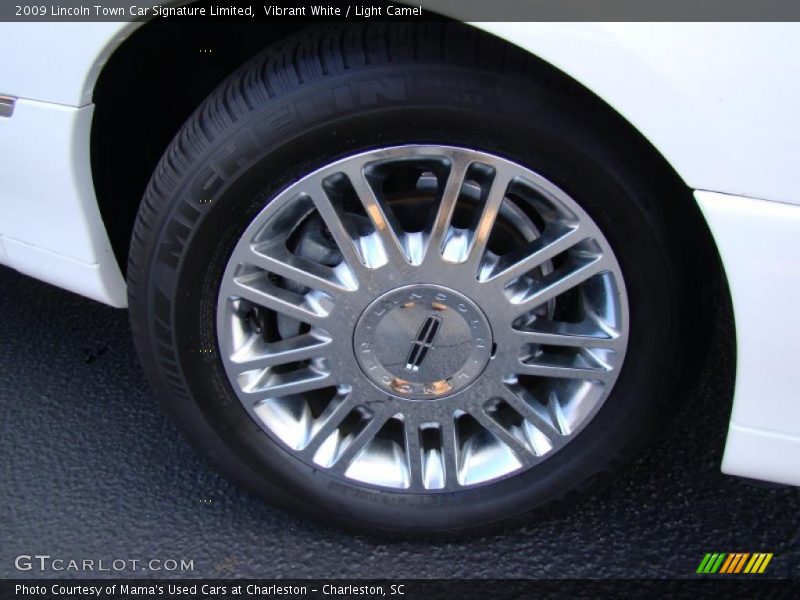 Vibrant White / Light Camel 2009 Lincoln Town Car Signature Limited