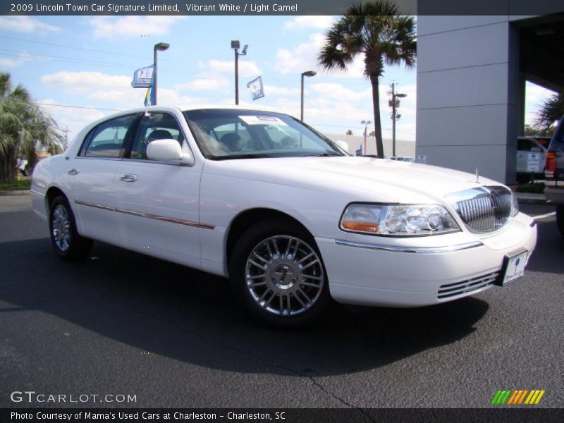 Vibrant White / Light Camel 2009 Lincoln Town Car Signature Limited