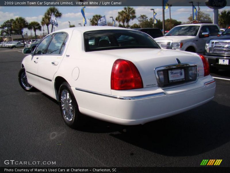 Vibrant White / Light Camel 2009 Lincoln Town Car Signature Limited
