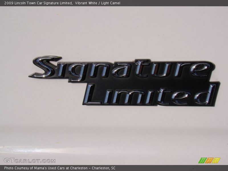 Vibrant White / Light Camel 2009 Lincoln Town Car Signature Limited