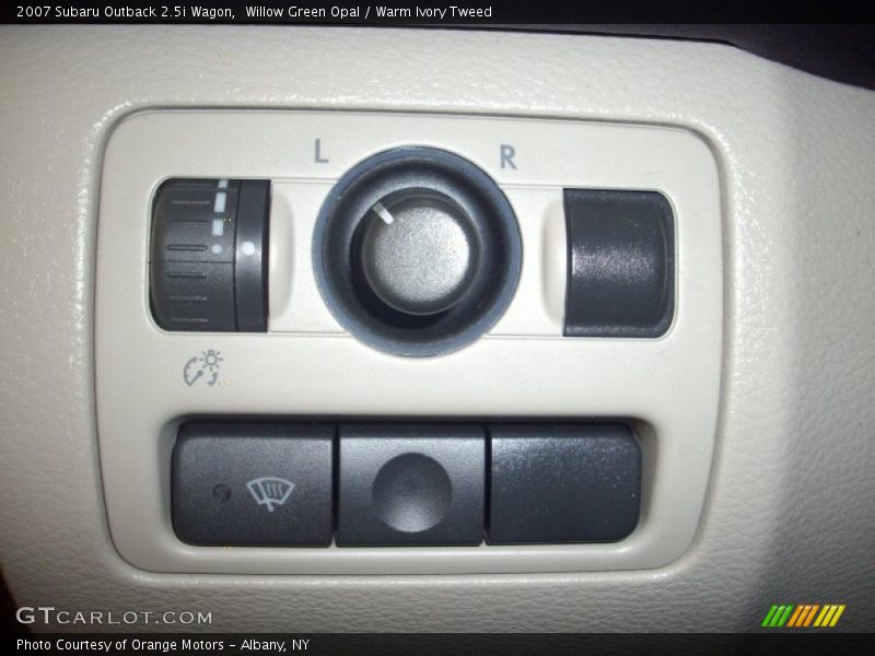 Willow Green Opal / Warm Ivory Tweed 2007 Subaru Outback 2.5i Wagon