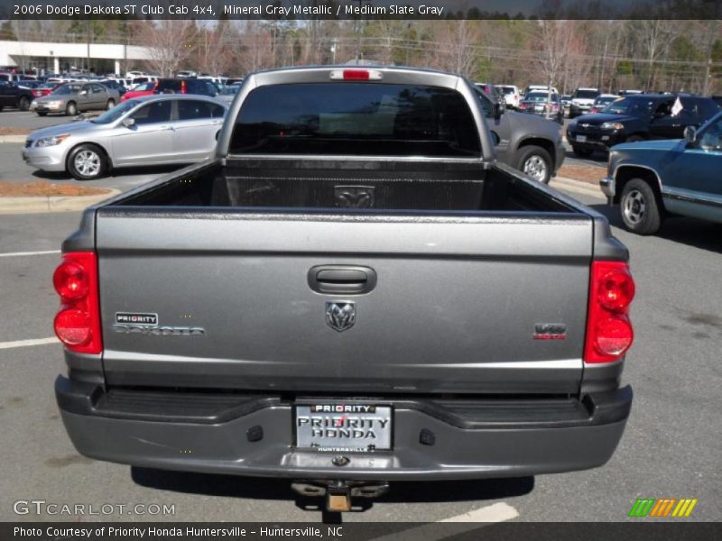 Mineral Gray Metallic / Medium Slate Gray 2006 Dodge Dakota ST Club Cab 4x4