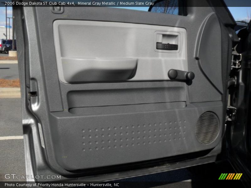 Mineral Gray Metallic / Medium Slate Gray 2006 Dodge Dakota ST Club Cab 4x4