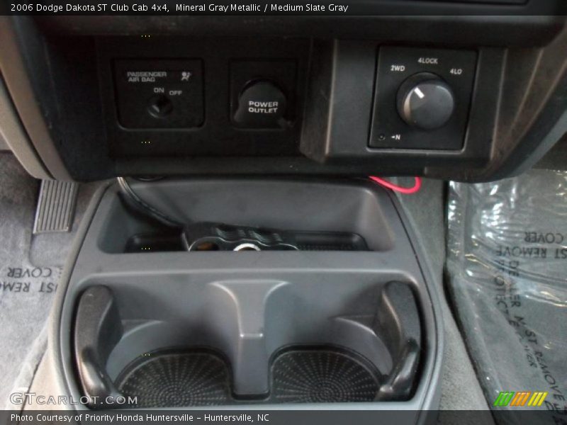 Mineral Gray Metallic / Medium Slate Gray 2006 Dodge Dakota ST Club Cab 4x4
