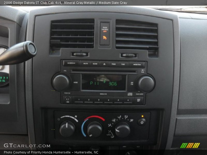 Mineral Gray Metallic / Medium Slate Gray 2006 Dodge Dakota ST Club Cab 4x4
