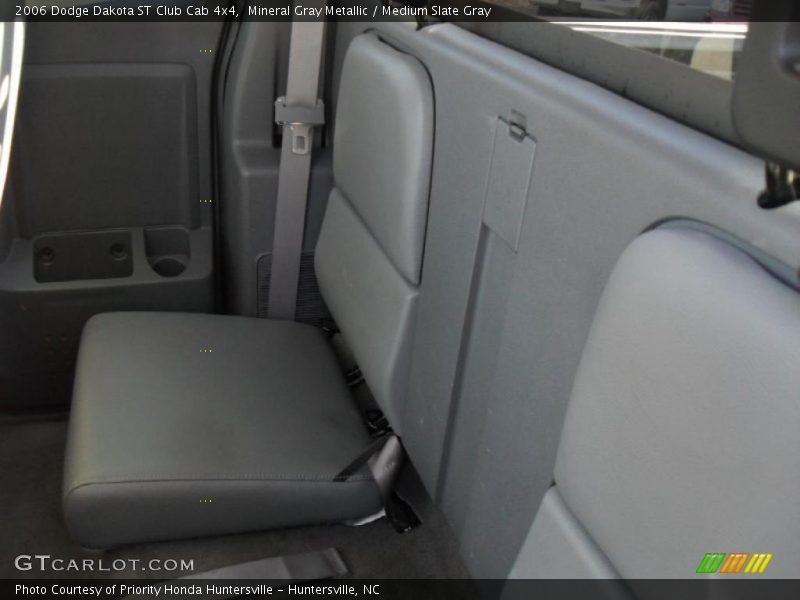 Mineral Gray Metallic / Medium Slate Gray 2006 Dodge Dakota ST Club Cab 4x4