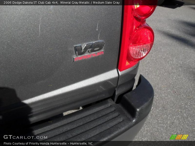 Mineral Gray Metallic / Medium Slate Gray 2006 Dodge Dakota ST Club Cab 4x4