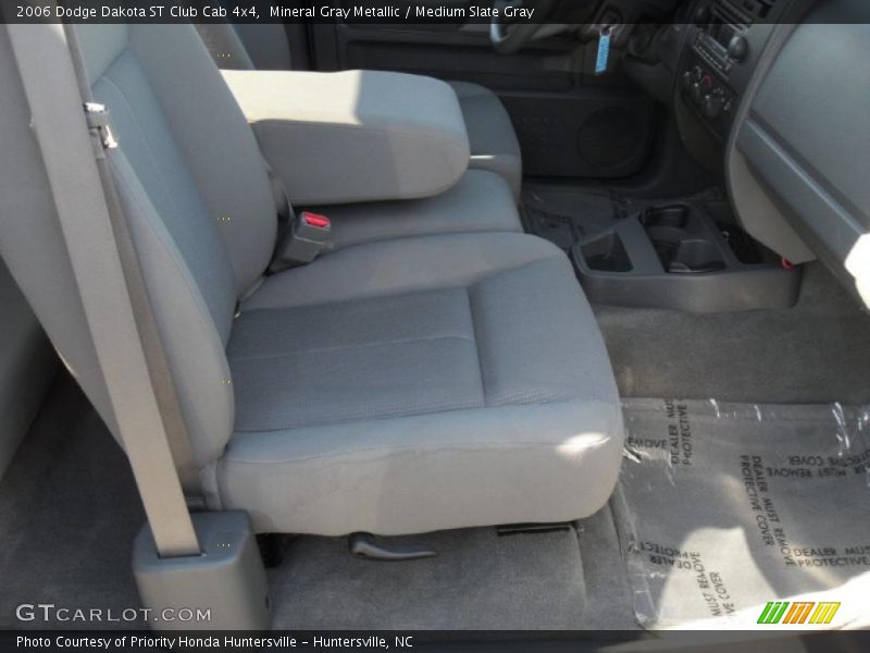 Mineral Gray Metallic / Medium Slate Gray 2006 Dodge Dakota ST Club Cab 4x4