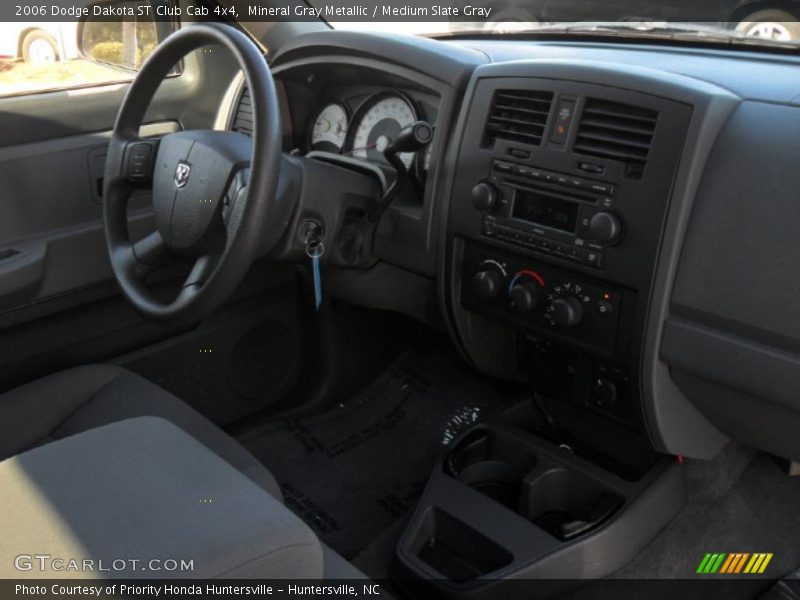 Mineral Gray Metallic / Medium Slate Gray 2006 Dodge Dakota ST Club Cab 4x4