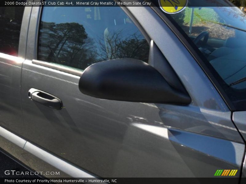 Mineral Gray Metallic / Medium Slate Gray 2006 Dodge Dakota ST Club Cab 4x4