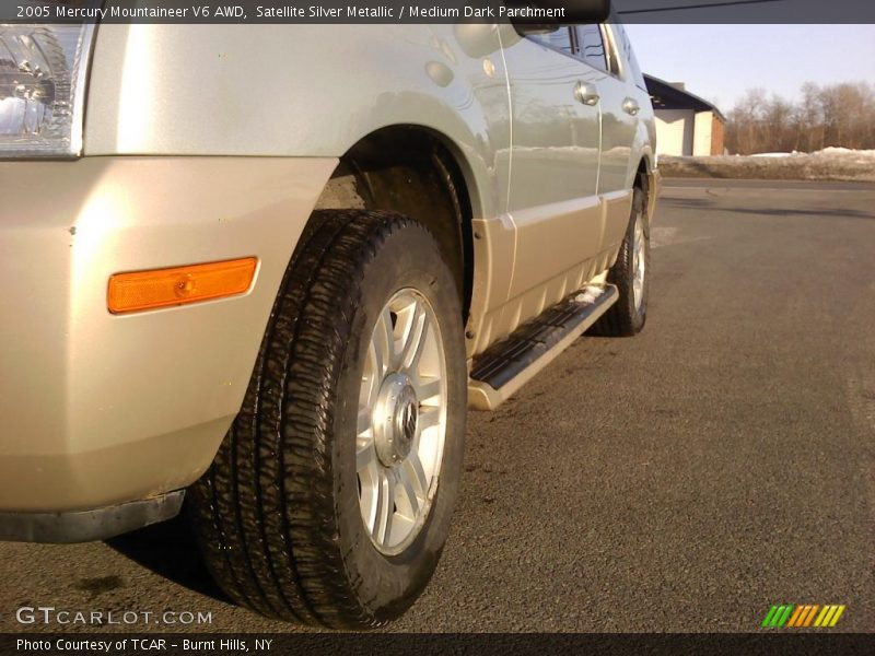 Satellite Silver Metallic / Medium Dark Parchment 2005 Mercury Mountaineer V6 AWD