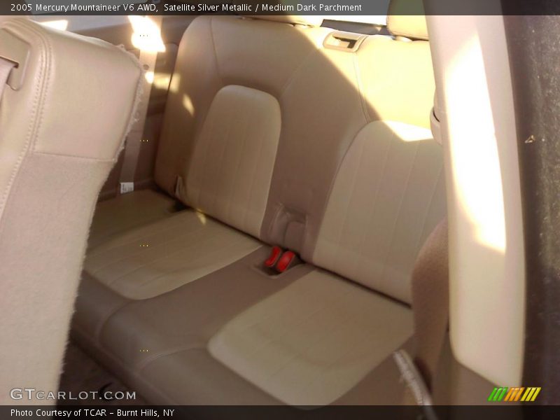 Satellite Silver Metallic / Medium Dark Parchment 2005 Mercury Mountaineer V6 AWD
