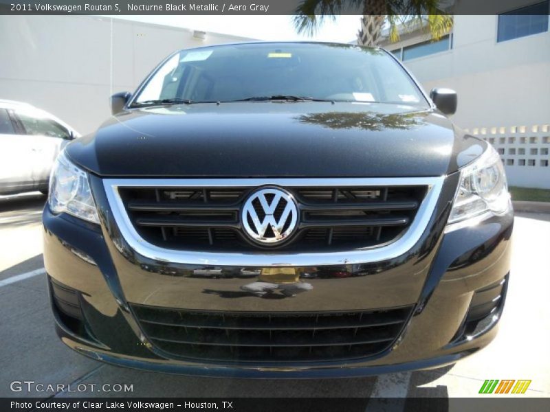 Nocturne Black Metallic / Aero Gray 2011 Volkswagen Routan S