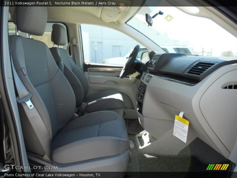  2011 Routan S Aero Gray Interior