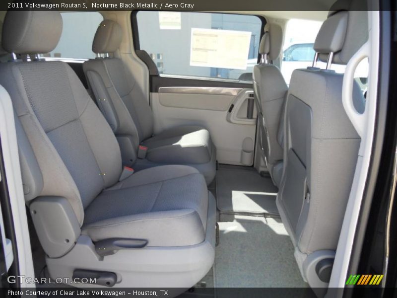  2011 Routan S Aero Gray Interior
