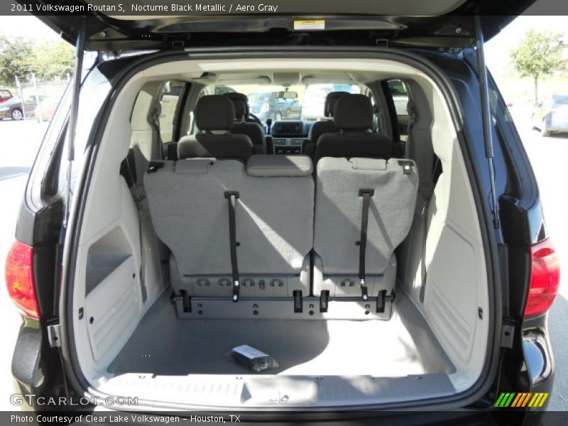  2011 Routan S Trunk