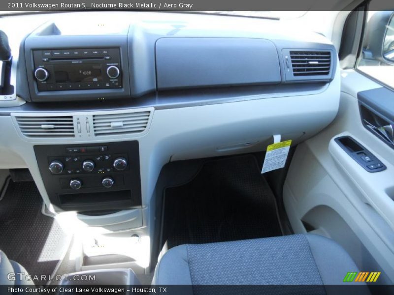 Nocturne Black Metallic / Aero Gray 2011 Volkswagen Routan S