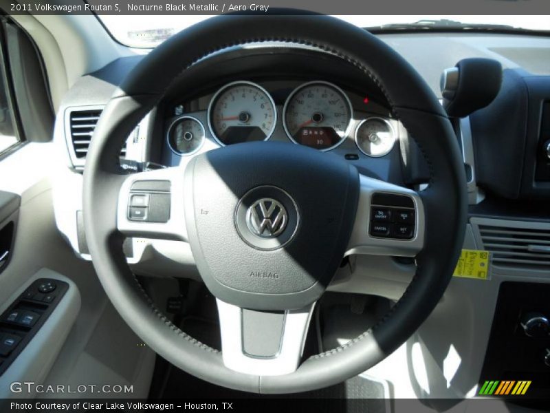 Nocturne Black Metallic / Aero Gray 2011 Volkswagen Routan S