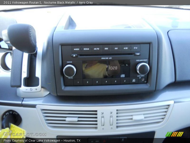 Controls of 2011 Routan S