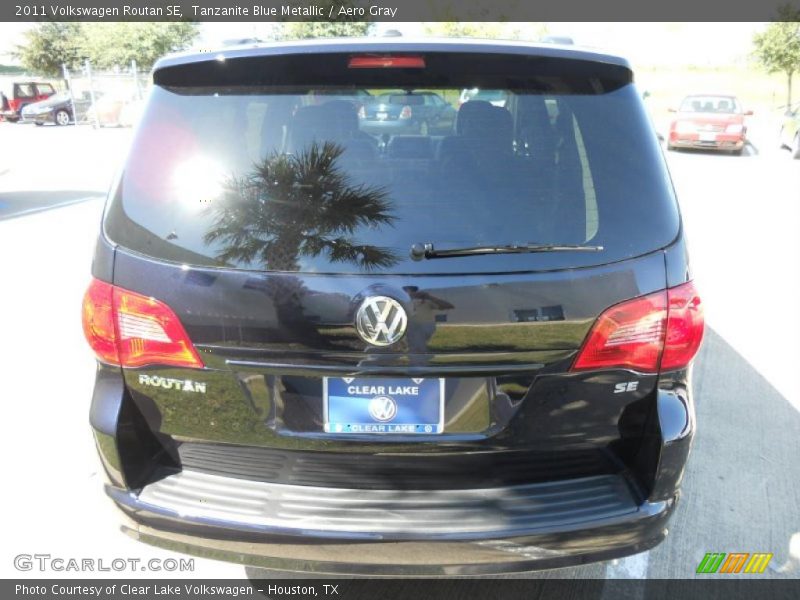 Tanzanite Blue Metallic / Aero Gray 2011 Volkswagen Routan SE