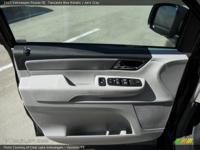 Tanzanite Blue Metallic / Aero Gray 2011 Volkswagen Routan SE