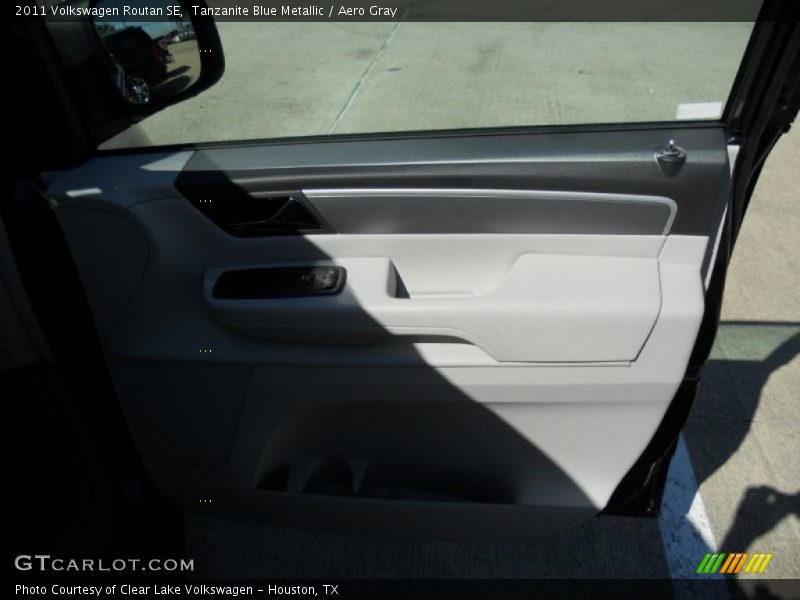 Tanzanite Blue Metallic / Aero Gray 2011 Volkswagen Routan SE