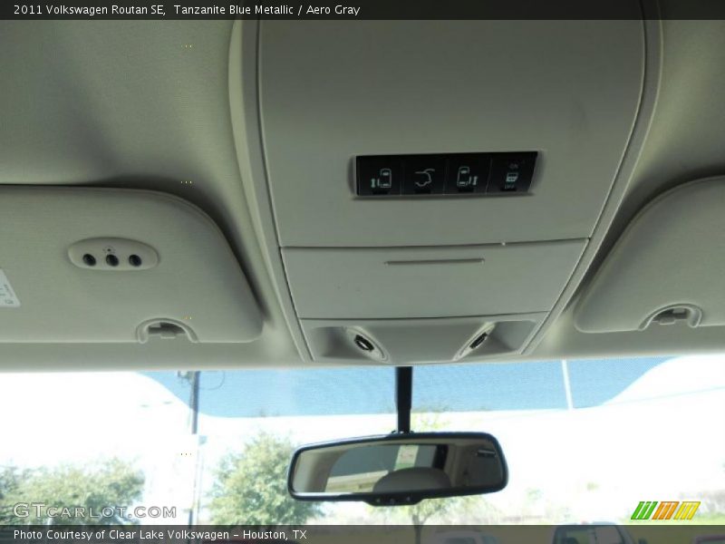 Tanzanite Blue Metallic / Aero Gray 2011 Volkswagen Routan SE