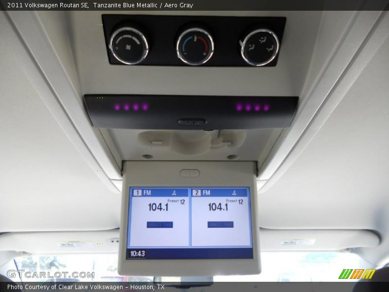 Tanzanite Blue Metallic / Aero Gray 2011 Volkswagen Routan SE