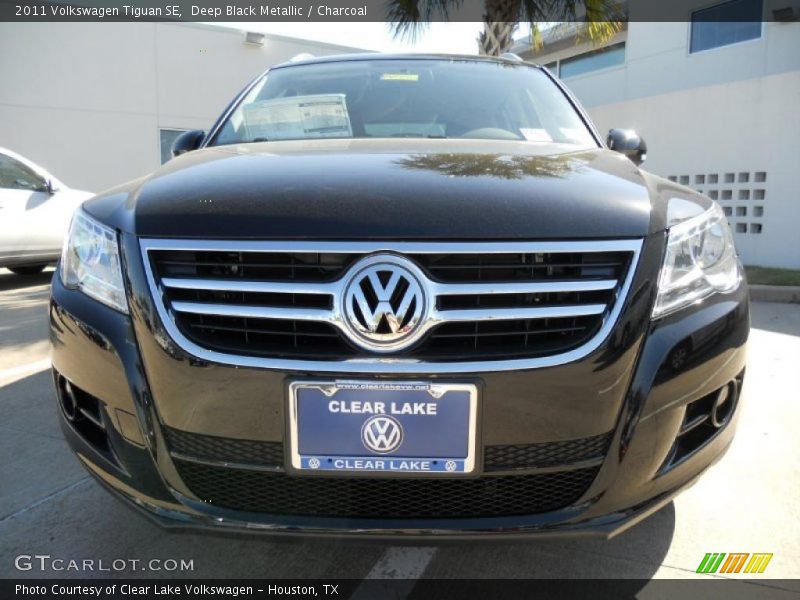 Deep Black Metallic / Charcoal 2011 Volkswagen Tiguan SE