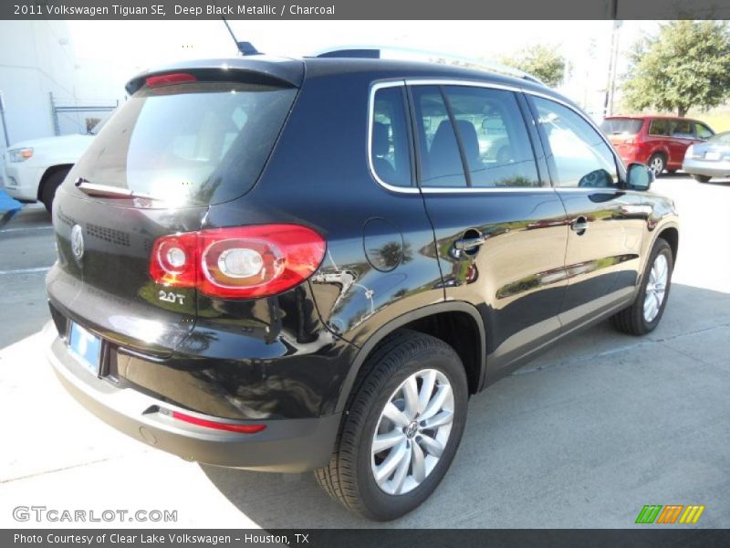 Deep Black Metallic / Charcoal 2011 Volkswagen Tiguan SE