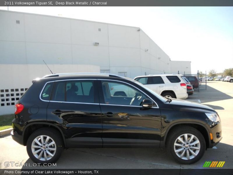 Deep Black Metallic / Charcoal 2011 Volkswagen Tiguan SE