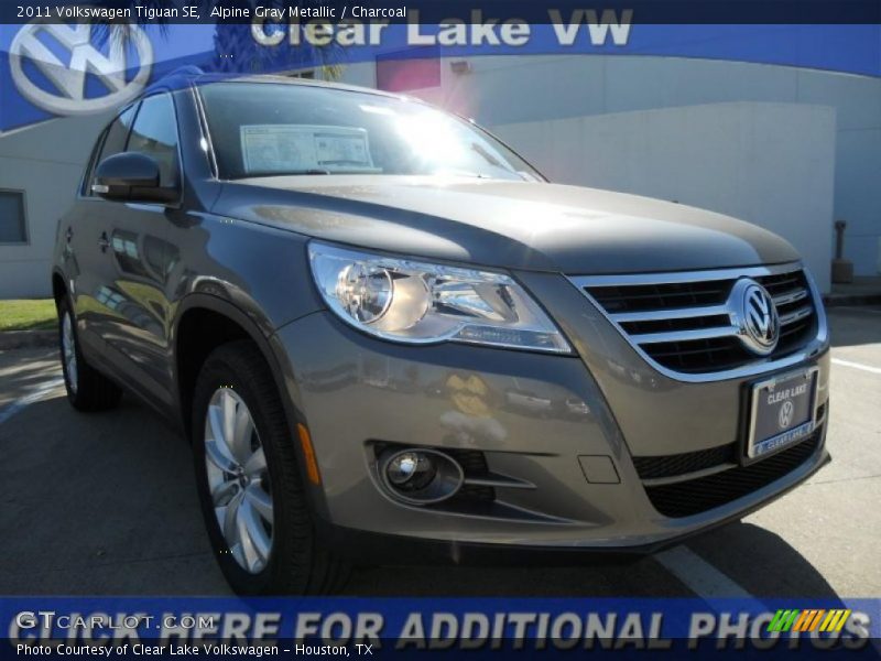 Alpine Gray Metallic / Charcoal 2011 Volkswagen Tiguan SE