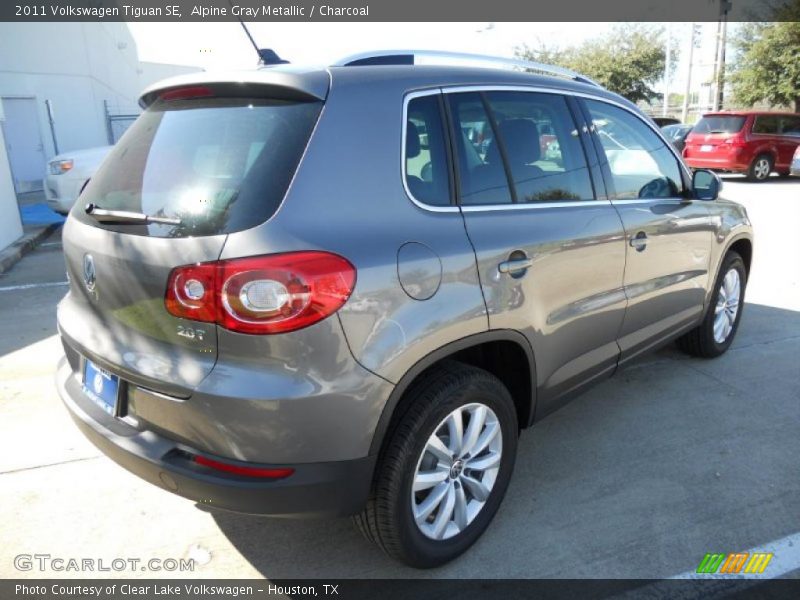 Alpine Gray Metallic / Charcoal 2011 Volkswagen Tiguan SE