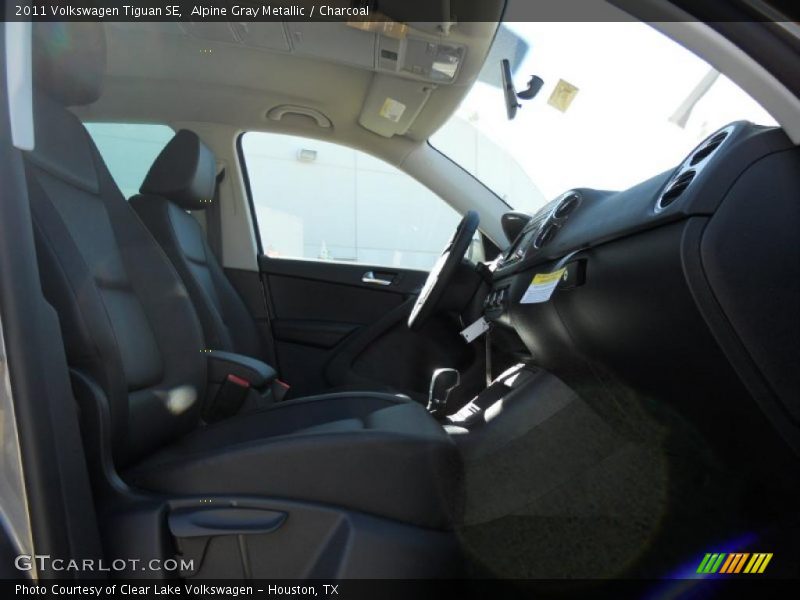 Alpine Gray Metallic / Charcoal 2011 Volkswagen Tiguan SE