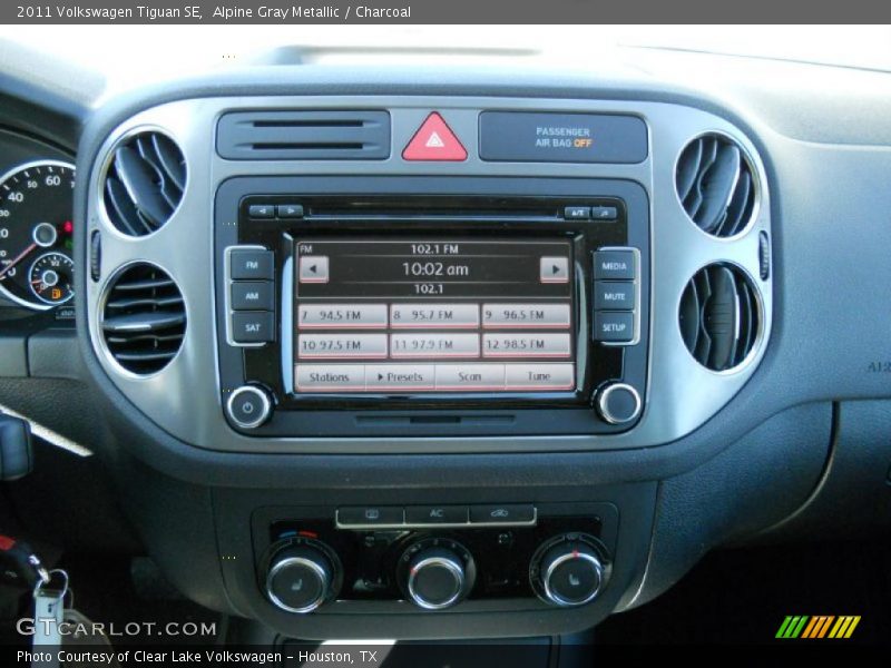 Controls of 2011 Tiguan SE