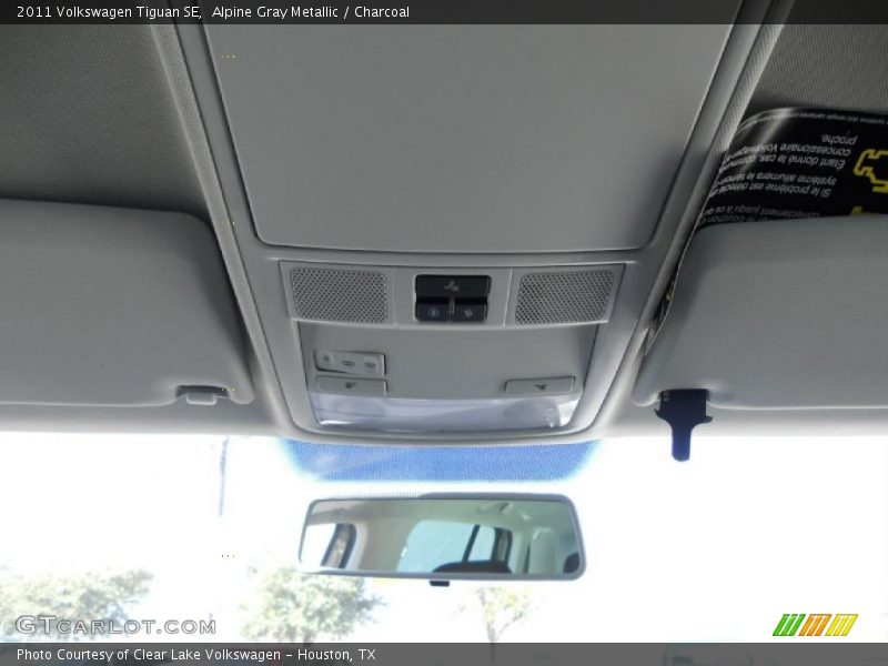 Alpine Gray Metallic / Charcoal 2011 Volkswagen Tiguan SE