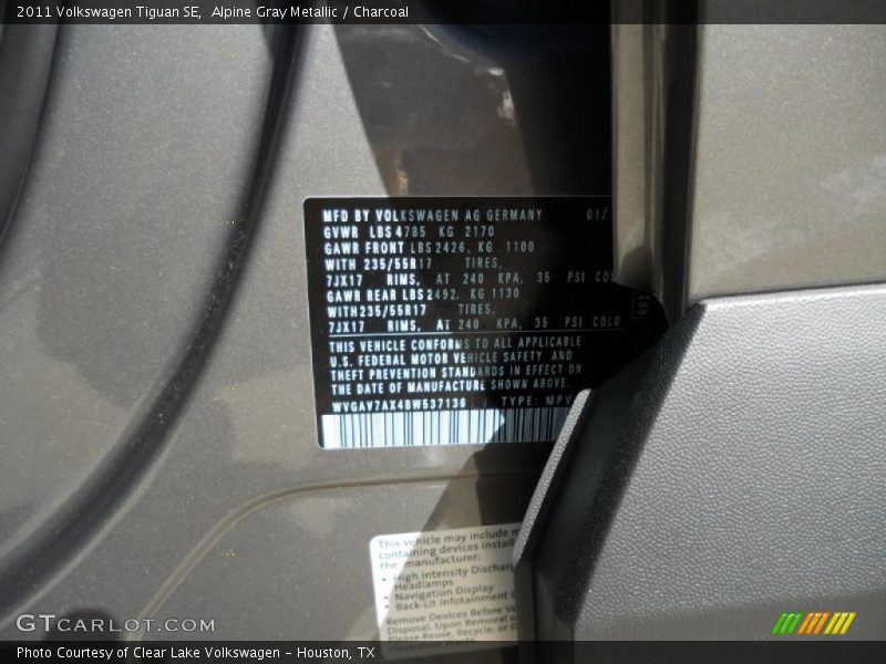 Alpine Gray Metallic / Charcoal 2011 Volkswagen Tiguan SE