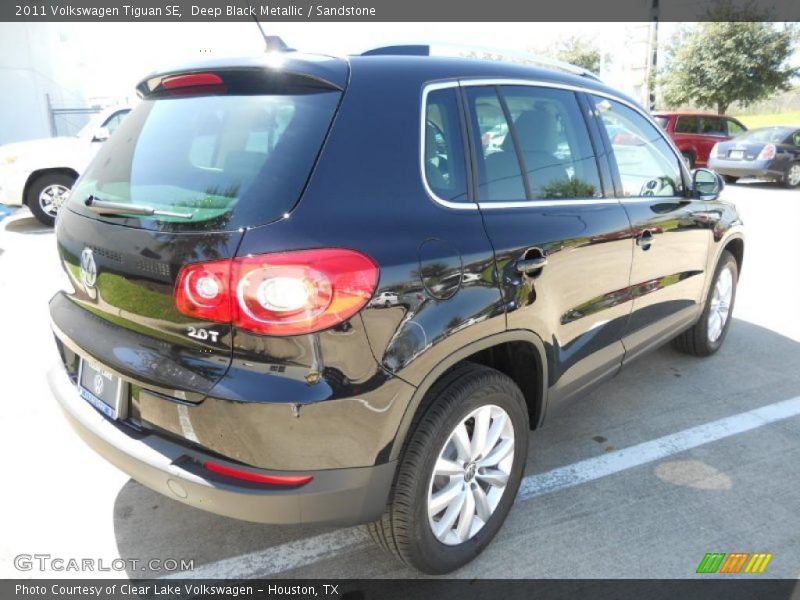 Deep Black Metallic / Sandstone 2011 Volkswagen Tiguan SE