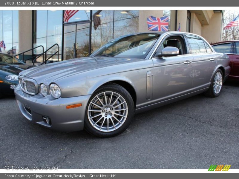 Front 3/4 View of 2008 XJ XJ8