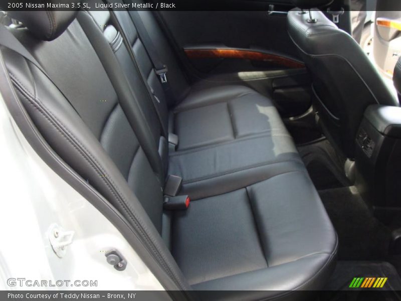 Liquid Silver Metallic / Black 2005 Nissan Maxima 3.5 SL